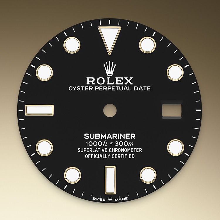  Submariner  M126618LN-0002 -  La visualizzazione luminescente Chromalight sul quadrante è un’innovazione che garantisce una visibilità maggiore in ambienti con scarsa luminosità, un aspetto essenziale per i subacquei. Le forme semplici degli indici – triangoli, tondi e rettangoli – e le ampie lancette delle ore e dei minuti assicurano una lettura istantanea e affidabile, per evitare qualsiasi rischio di confusione sott’acqua. | L'Angolo delle Ore