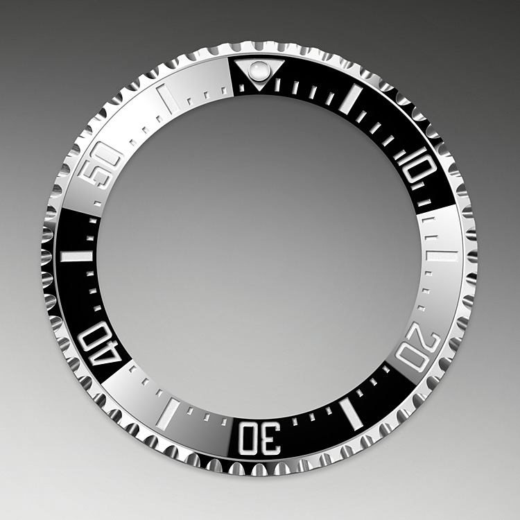 Deepsea M136660-0004 - La lunetta in ceramica e l’indicazione luminescente | L'Angolo delle Ore