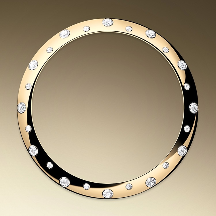 Datejust M278343RBR-0016 - Come dei veri e propri scultori, gli incastonatori incidono il materiale per conferire alla sede a cui è destinata la pietra preziosa la forma migliore per poterla alloggiare. Con il <i>savoir‑faire</i> proprio dei gioiellieri, inseriscono poi la pietra, allineandola meticolosamente con le altre e fissandola sul suo supporto in oro o in platino. La fama dei lavori di incastonatura Rolex non deriva solo dalle caratteristiche intrinseche delle pietre stesse, ma è anche il frutto di numerosi altri criteri: la tenuta perfetta delle gemme, il loro allineamento preciso in altezza, il loro orientamento e la loro posizione, l’estetica e la regolarità dell’incastonatura e infine la finitura dei granelli di fissaggio. Una scintillante sinfonia che impreziosisce il segnatempo per incantare chi lo indossa. | L'Angolo delle Ore