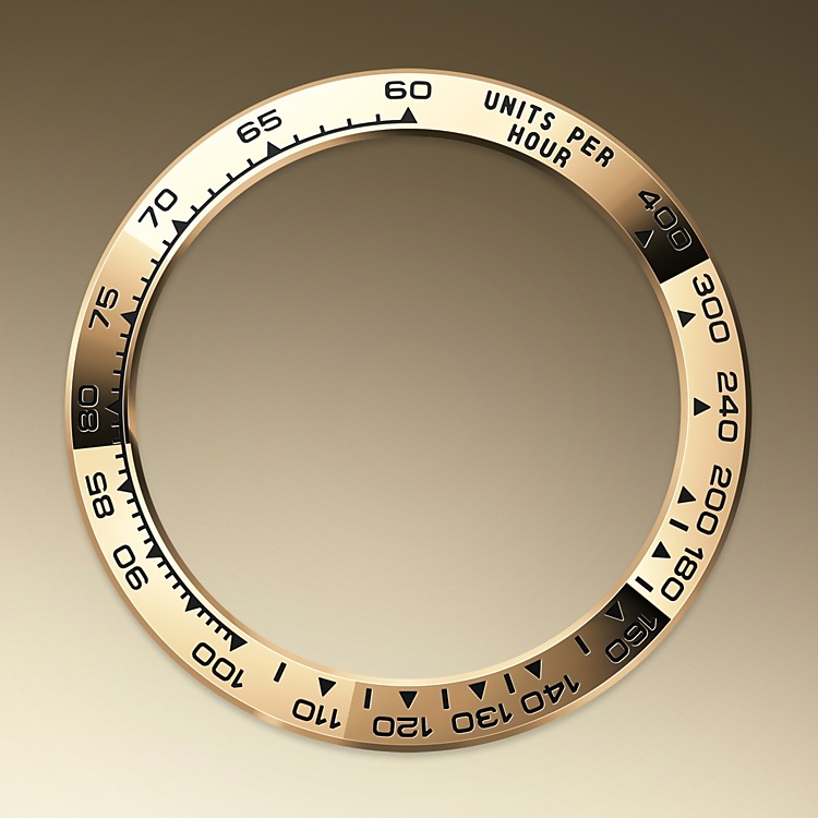 Cosmograph Daytona M126508-0003 - Con la sua scala tachimetrica, i suoi tre contatori e i suoi pulsanti, il Cosmograph Daytona è stato creato per essere il miglior strumento di cronometraggio dei piloti automobilistici. La lunetta presenta una scala tachimetrica che permette di leggere la velocità media su una data distanza in base al tempo cronometrato. Grazie a questa scala dalla leggibilità ottimale, il Cosmograph Daytona è lo strumento ideale per misurare la velocità fino a 400 unità all’ora, potendo trattarsi di chilometri o di miglia. | L'Angolo delle Ore