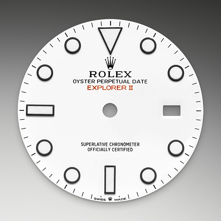  Explorer  M226570-0001 -  The Explorer II features a date display, an additional orange 24-hour hand and a fixed bezel with 24-hour graduations, enabling day to be distinguished from night. It became the watch of choice for speleologists, volcanologists and polar explorers. Its hour markers and hands feature a highly-legible Chromalight display with long-lasting blue luminescence. | L'Angolo delle Ore