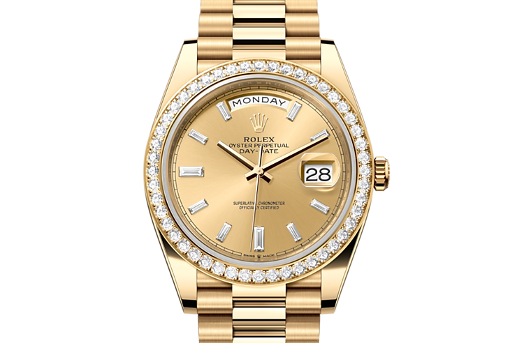 Day Date di Rolex in 18 ct yellow gold M228348RBR 0002 L Angolo delle Ore