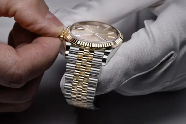Manutenzione Rolex presso L'Angolo delle Ore, rivenditore Autorizzato Rolex a Novara