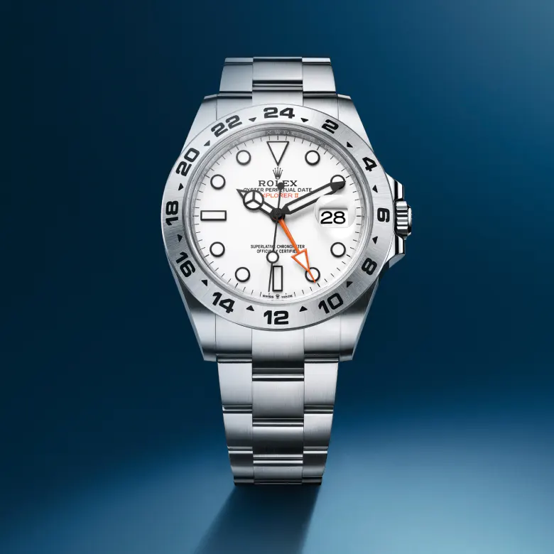 rolex Explorer    - Il quadrante è il volto di un orologio Rolex, l’elemento che più di ogni altro conferisce a ogni segnatempo un’identità unica, assicurandone al contempo la leggibilità. I numeri 3, 6 e 9 che caratterizzano il modello Explorer sono rivestiti di un materiale luminescente a emissioni di lunga durata di colore blu, alla stregua degli indici e delle lancette. Come per tutti i segnatempo Rolex, il quadrante dell’orologio Explorer 40 è progettato e prodotto internamente, per lo più a mano, per garantirne l’assoluta perfezione.