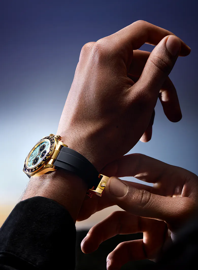 Oyster Perpetual GMT‑Master II proposto con un inedito quadrante in occhio di ferro