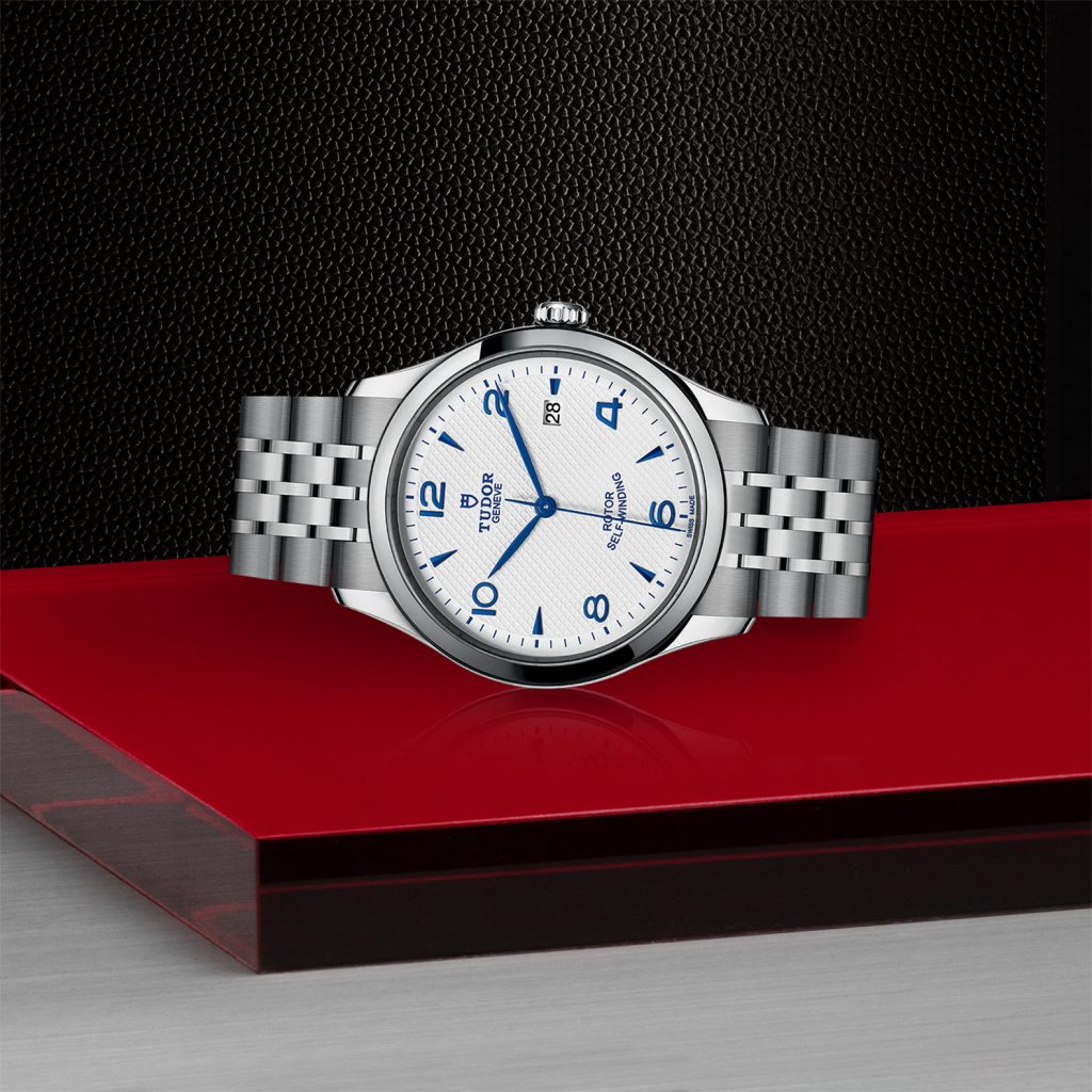 M91550-0005_08_in_store_laying